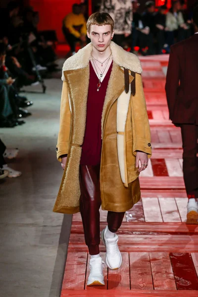 Look 17